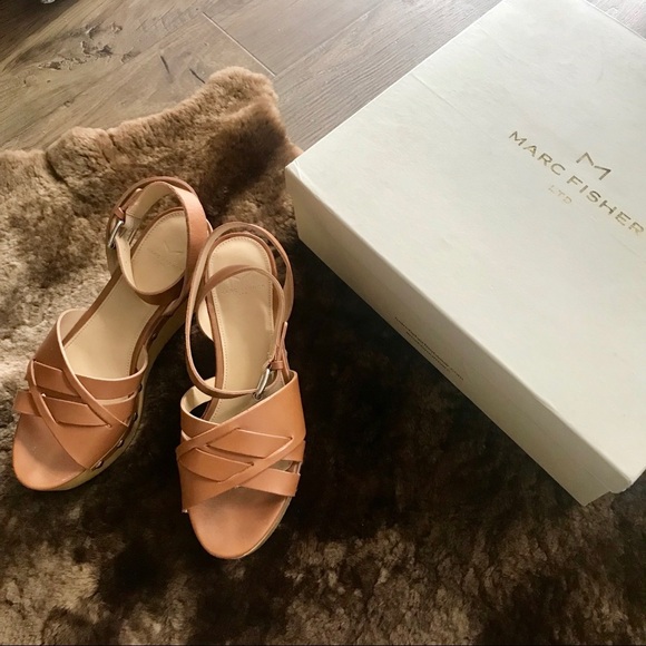 SALE‼️Marc Fisher Camilla wedge sandals in EUC - Picture 1 of 8